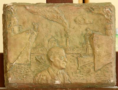 Altorrelieve con figura de BQM