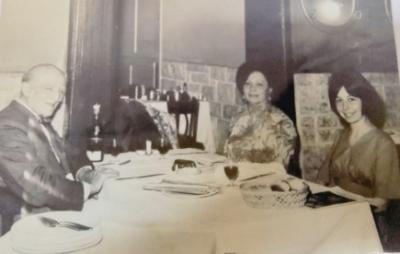 Quinquela Martín en un restaurante boquense