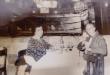 Quinquela Martín en un restaurante con una amiga