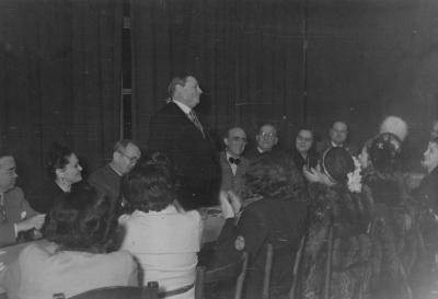 Orden del tornillo, 1950, 122