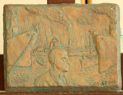 Altorrelieve con figura de BQM